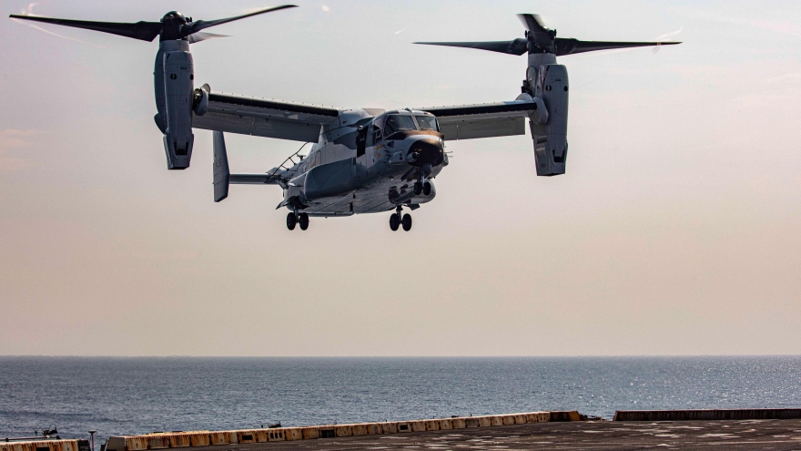 “Đại bàng biển” thần tốc CMV-22B Osprey lần đầu hạ cánh trên tàu sân bay Mỹ